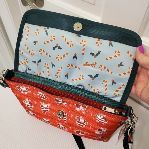 Harveys Seatbelt Medium Foldover Crossbody Santa 🎅 Bag! - Picture 6 of 13